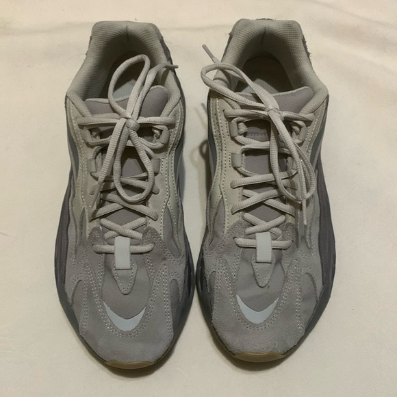 ADIDAS YEEZY BOOST 700 V2 TEPHRA - Picture 1 of 8